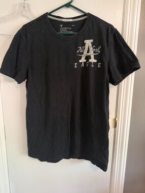 American Eagle embroidered mens large black T-shirt (216)